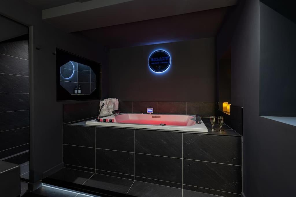 Galaxy La Tete Dans Les Etoiles Appartement Riom Buitenkant foto